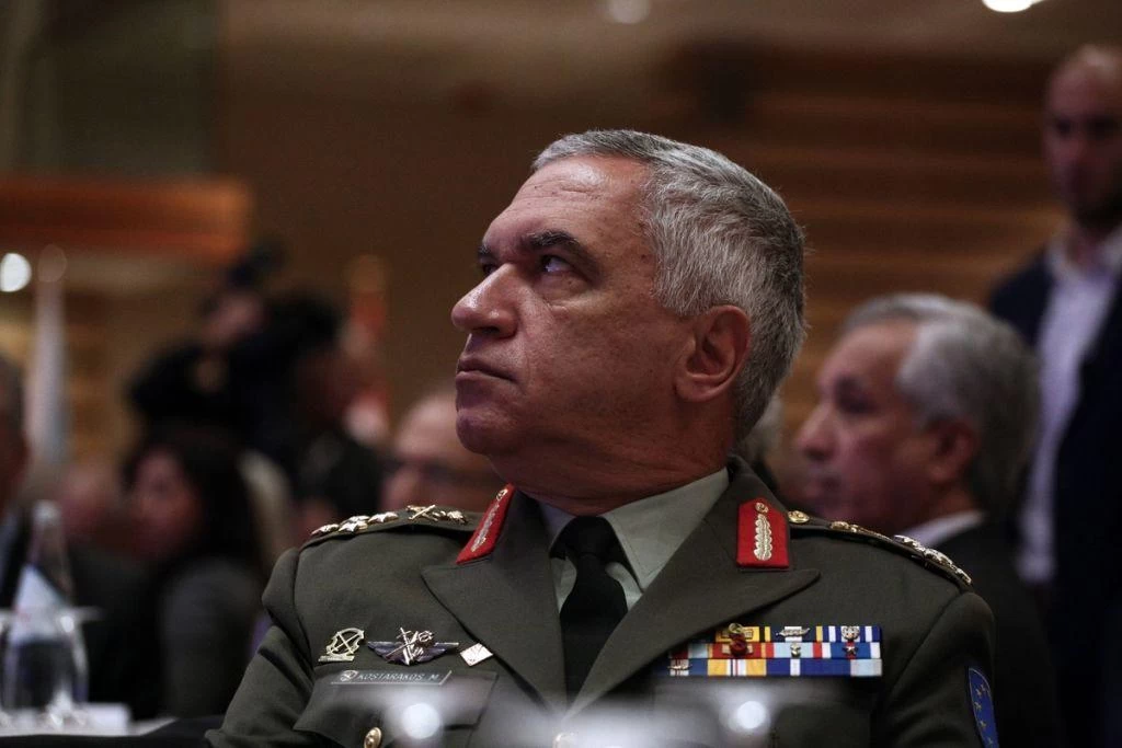 «Πυρά» από Κωσταράκο: Το σύνδρομο των «ημετέρων» αφήνει ακέφαλες τις Ενοπλες Δυνάμεις